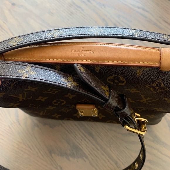 Louis Vuitton Pochette Métis Monogram - Picture 3 of 7